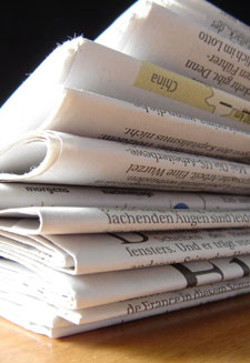 Ein Stapel Zeitungen (Foto: photocase.com © Christoph Meissen)