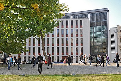 Juridicum am Universitätsplatz (Foto: Markus Scholz)