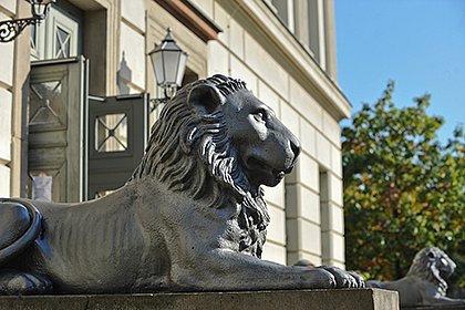 Löwenskulptur am Universitätsplatz (Foto: Markus Scholz)